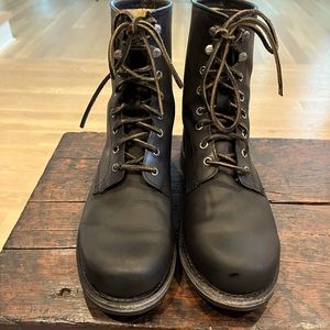 Frye lace up boots. Size 9.5 US.